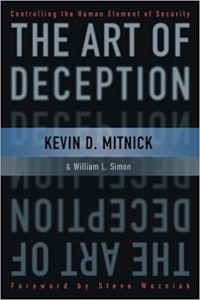 کتاب The Art of Deception: Controlling the Human Element of Security