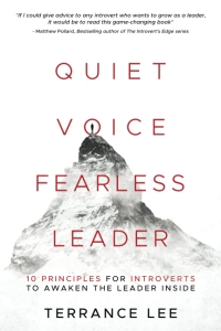 جلد معمولی سیاه و سفید_کتاب Quiet Voice Fearless Leader: 10 Principles For Introverts To Awaken The Leader